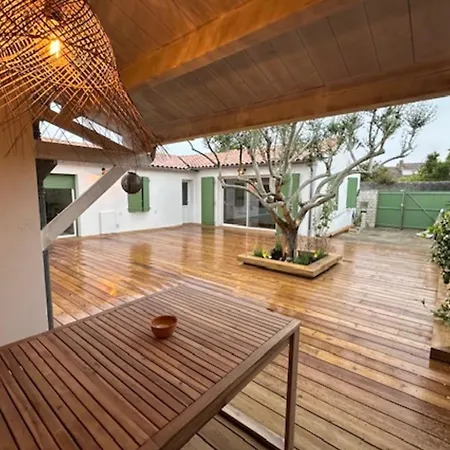 House With Terrace Near The Sea *